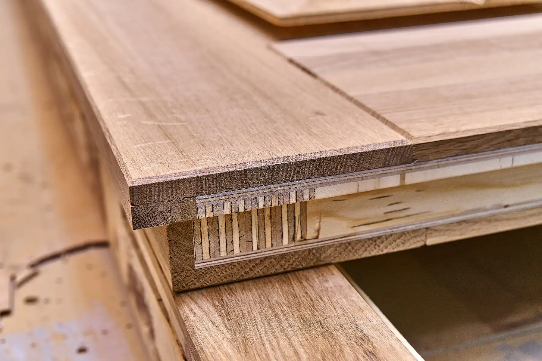 tablas de madera oscura